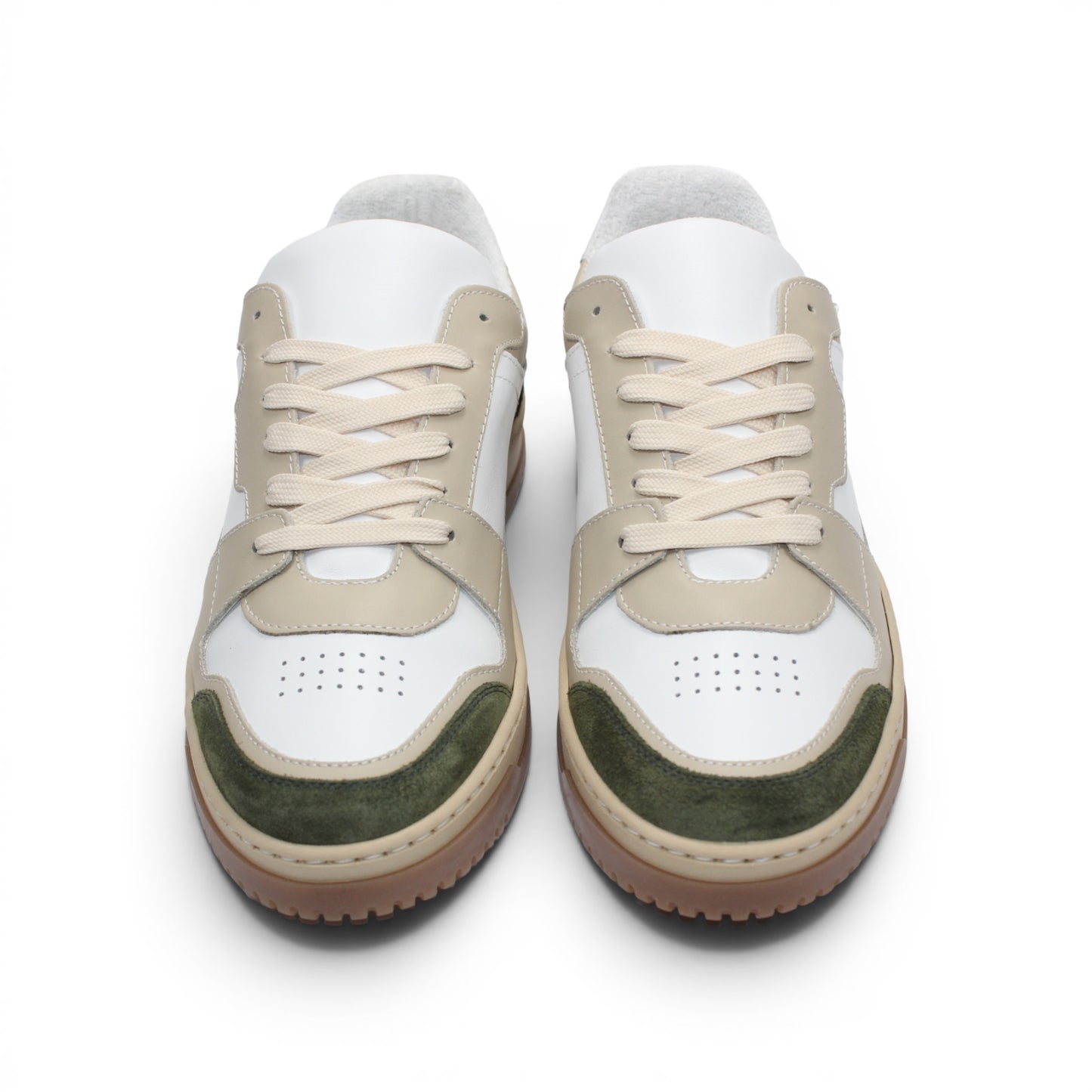 The Duca Di Matiste Duca DC80 Green Combo is a low-top Italian-crafted shoe in white, beige, and green calf leather and suede with beige laces and a light brown rubber sole, shown in side profile.
