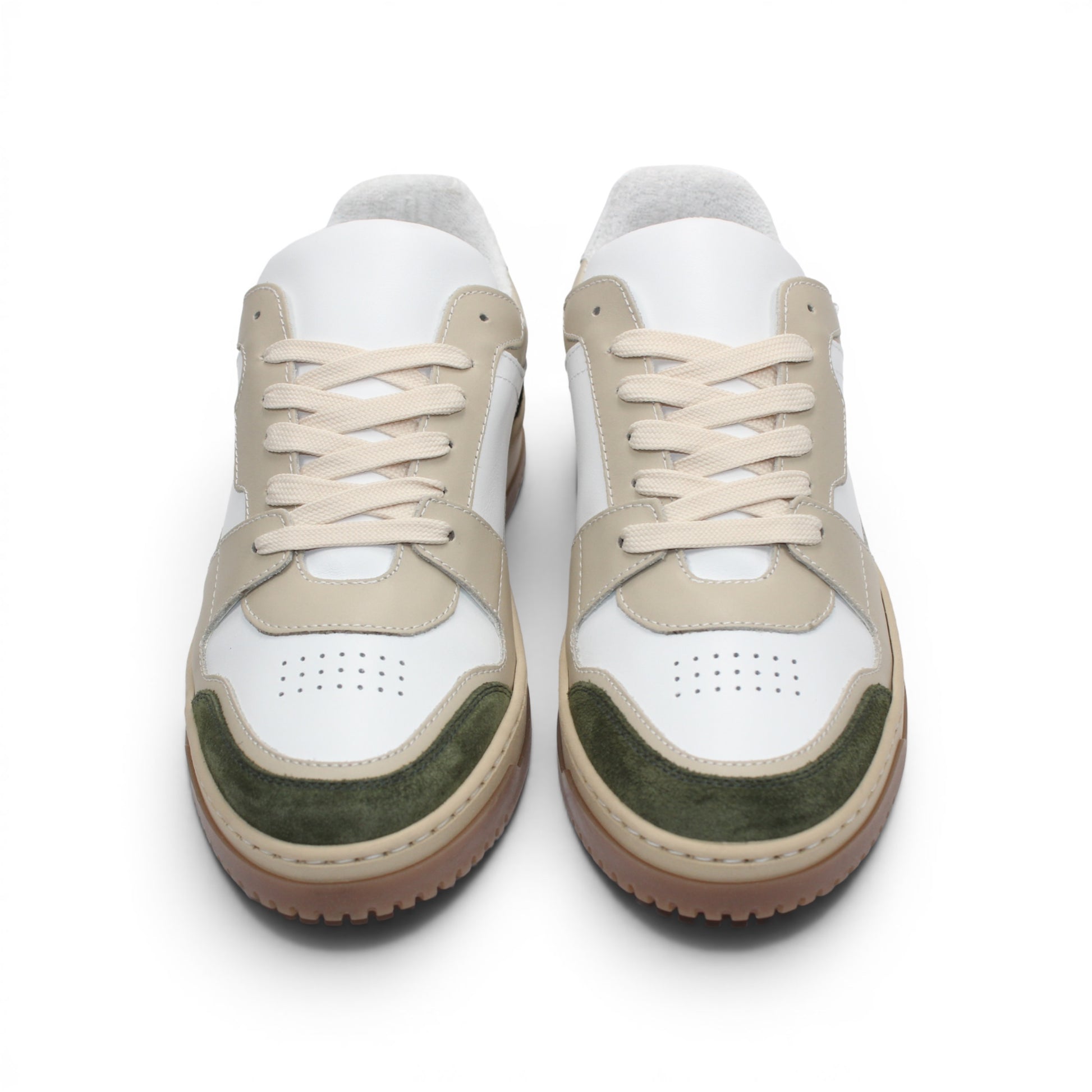 The Duca Di Matiste Duca DC80 Green Combo is a low-top Italian-crafted shoe in white, beige, and green calf leather and suede with beige laces and a light brown rubber sole, shown in side profile.