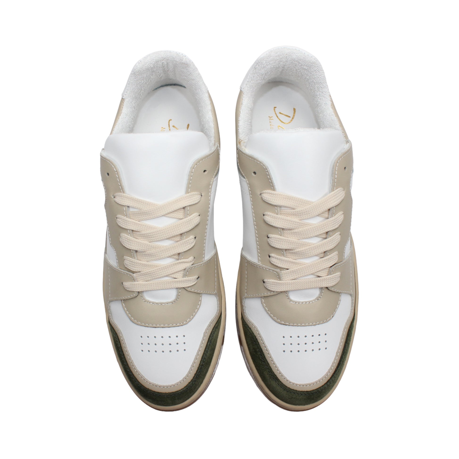 The Duca Di Matiste Duca DC80 Green Combo is a low-top Italian-crafted shoe in white, beige, and green calf leather and suede with beige laces and a light brown rubber sole, shown in side profile.