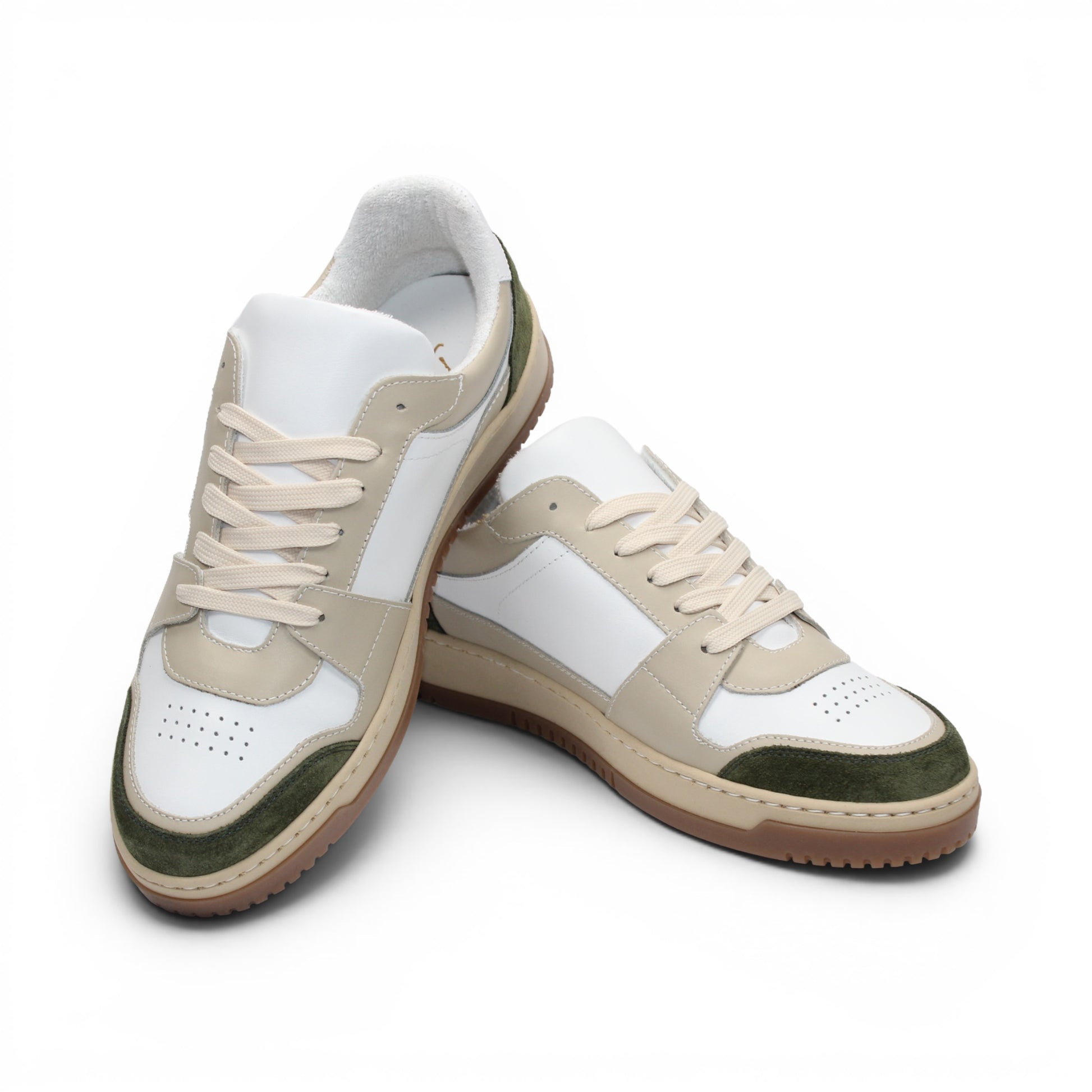 The Duca Di Matiste Duca DC80 Green Combo is a low-top Italian-crafted shoe in white, beige, and green calf leather and suede with beige laces and a light brown rubber sole, shown in side profile.
