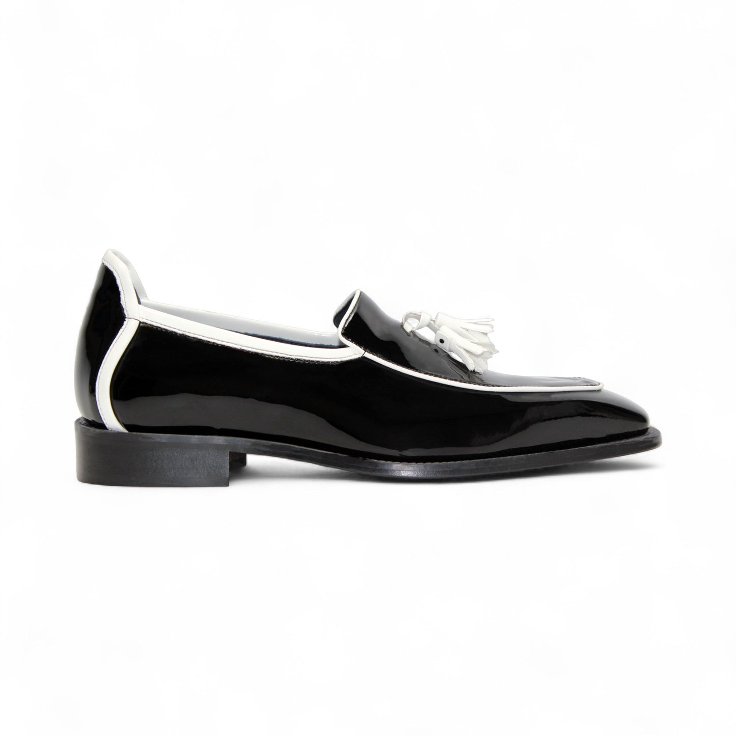 The Duca Di Matiste Duca Fano Black/White is a black patent leather loafer with white trim and tassel detail, shown in profile against a plain white background—an elegant luxury men’s footwear choice.