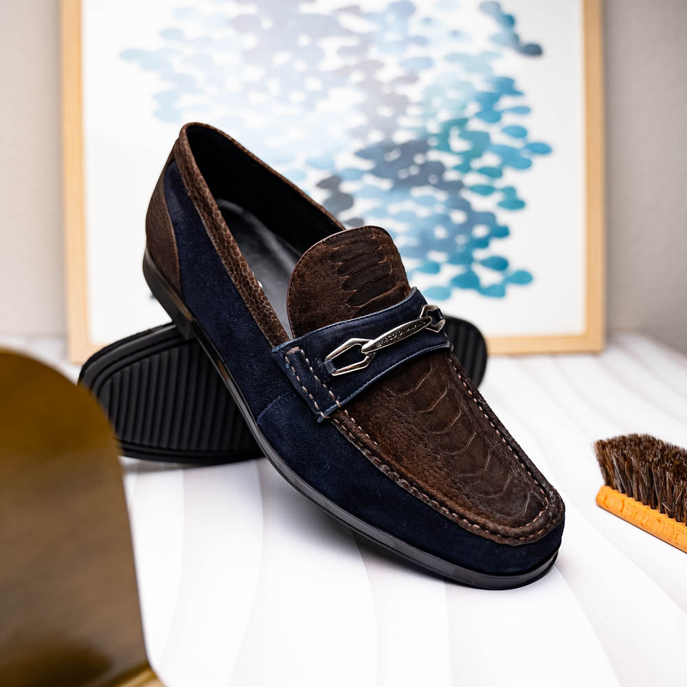 Marco Di Milano’s Hugo Brown / Navy men’s loafers feature textured detailing, a decorative metal bit, and black rubber soles—sophisticated luxury footwear.