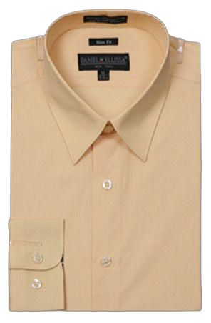 Daniel Ellissa's DS3003 Corn dress shirt offers a slim fit in a beige hue, crafted from premium CVC fabric. It features a pointed collar and buttoned cuffs.
