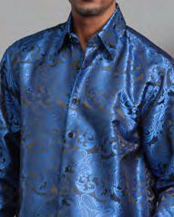 A man is shown from shoulders to waist wearing the Manzini MZT-100 Paisley Long Sleeve Satin Royal Shirt with links by Manzini.