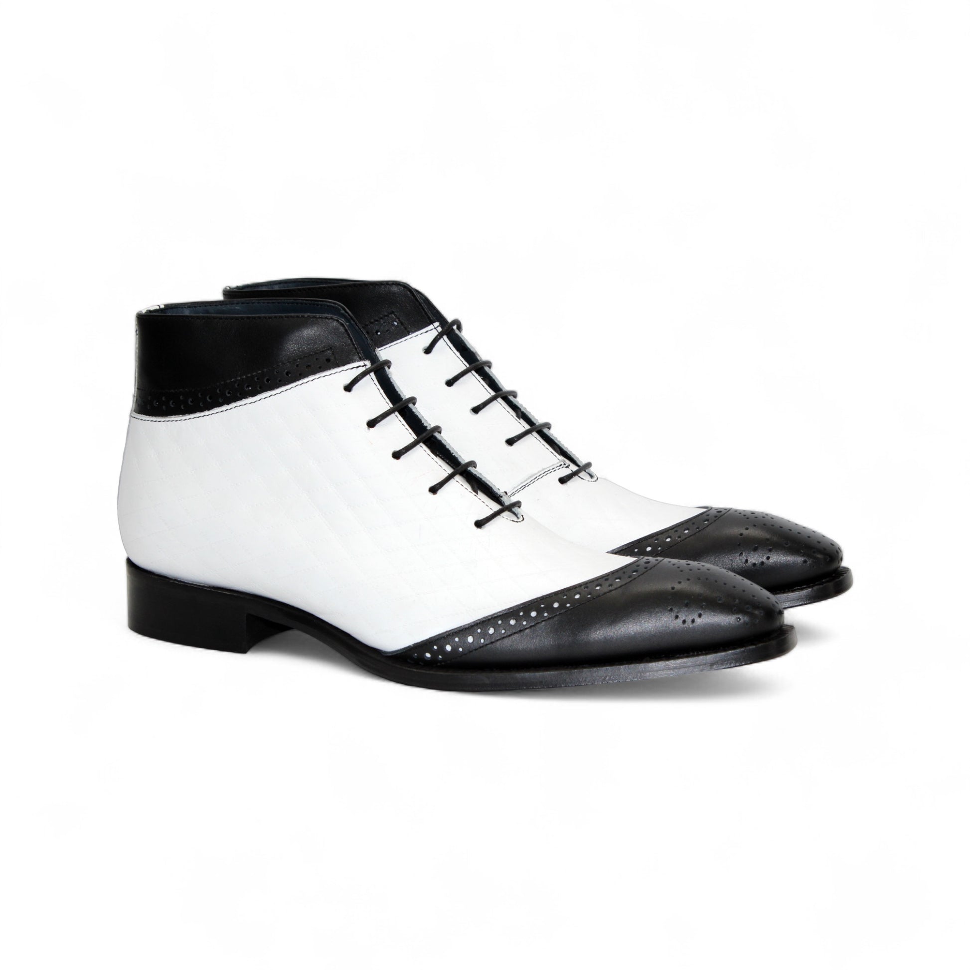 The Duca Di Matiste Duca Lauro Black/White is an Italian leather lace-up dress shoe in black and white, featuring a low heel and decorative perforations on the toe and seams, shown against a white background.