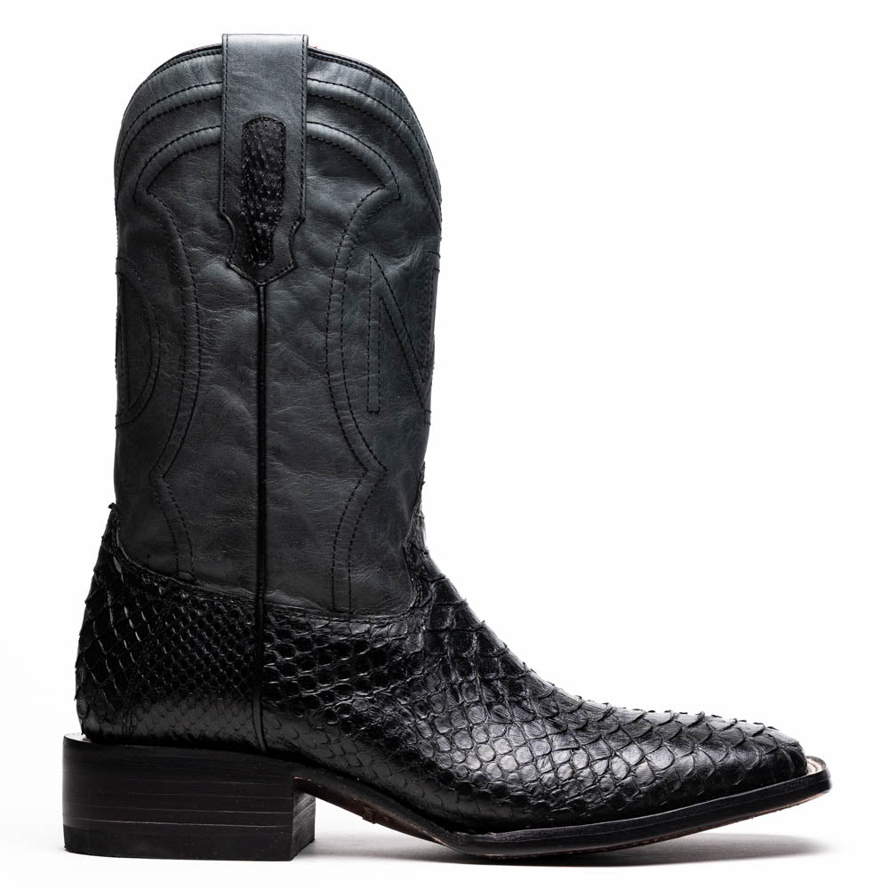 Missouri Black by Marco Di Milano: black, textured handcrafted men's boots with a red interior lining. One boot stands upright, the other shows the "MARCO DI MILANO" sole—exotic western boots for a bold statement.