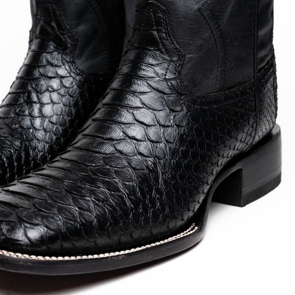 Missouri Black by Marco Di Milano: black, textured handcrafted men's boots with a red interior lining. One boot stands upright, the other shows the "MARCO DI MILANO" sole—exotic western boots for a bold statement.