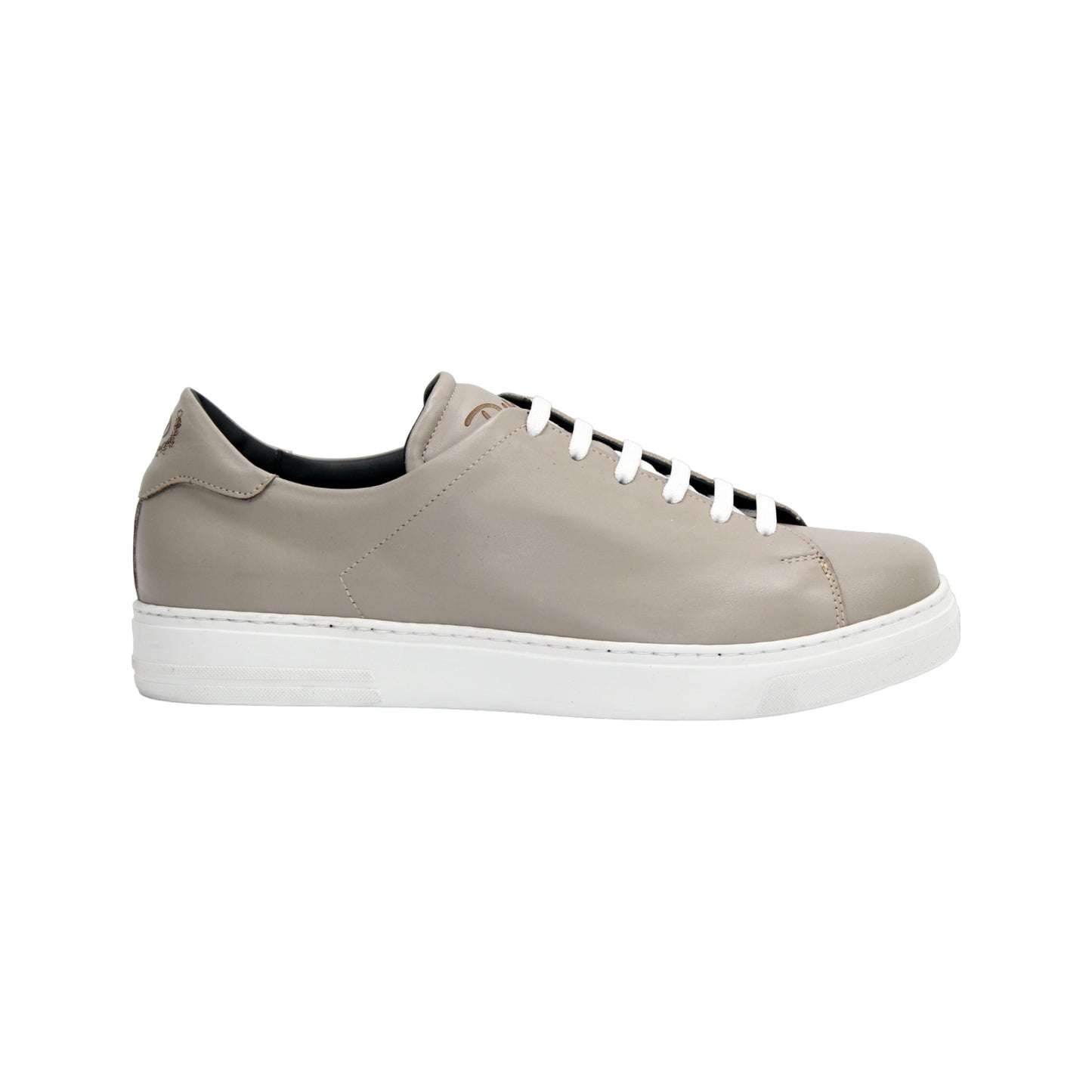 The Duca Di Matiste Duca Monza Grey is a genuine leather low-top sneaker in beige, with white laces and a white sole. Shown from the side on a plain white background, these shoes are perfect for everyday wear.