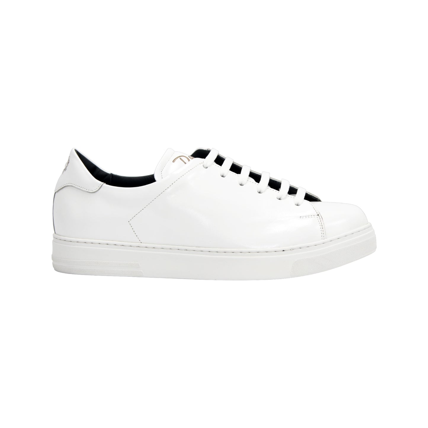 The Duca Monza White by Duca Di Matiste is a genuine leather low-top sneaker with white laces, a flat sole, and minimal detailing. Photographed from the side on a plain background, it embodies effortless everyday elegance.