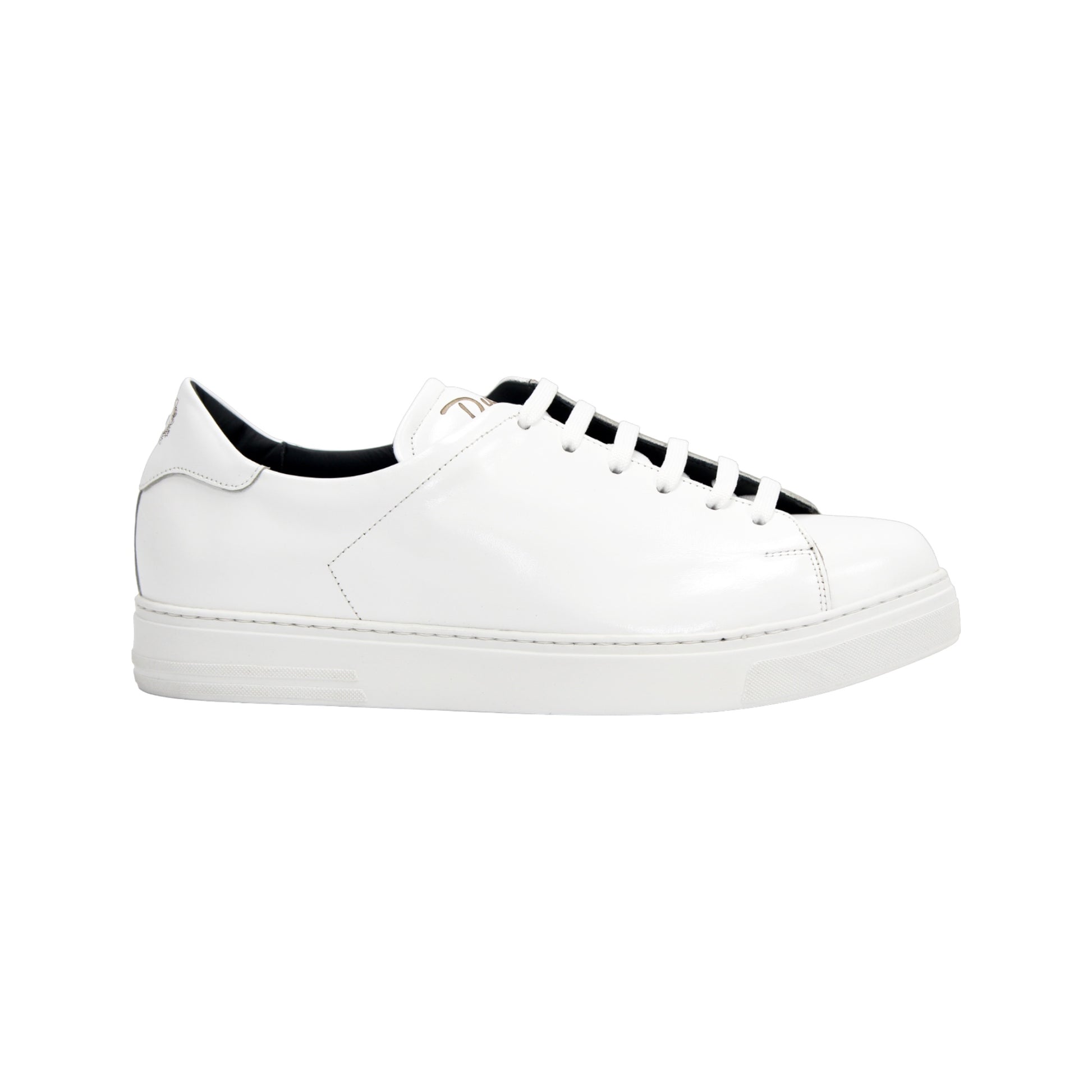 The Duca Monza White by Duca Di Matiste is a genuine leather low-top sneaker with white laces, a flat sole, and minimal detailing. Photographed from the side on a plain background, it embodies effortless everyday elegance.