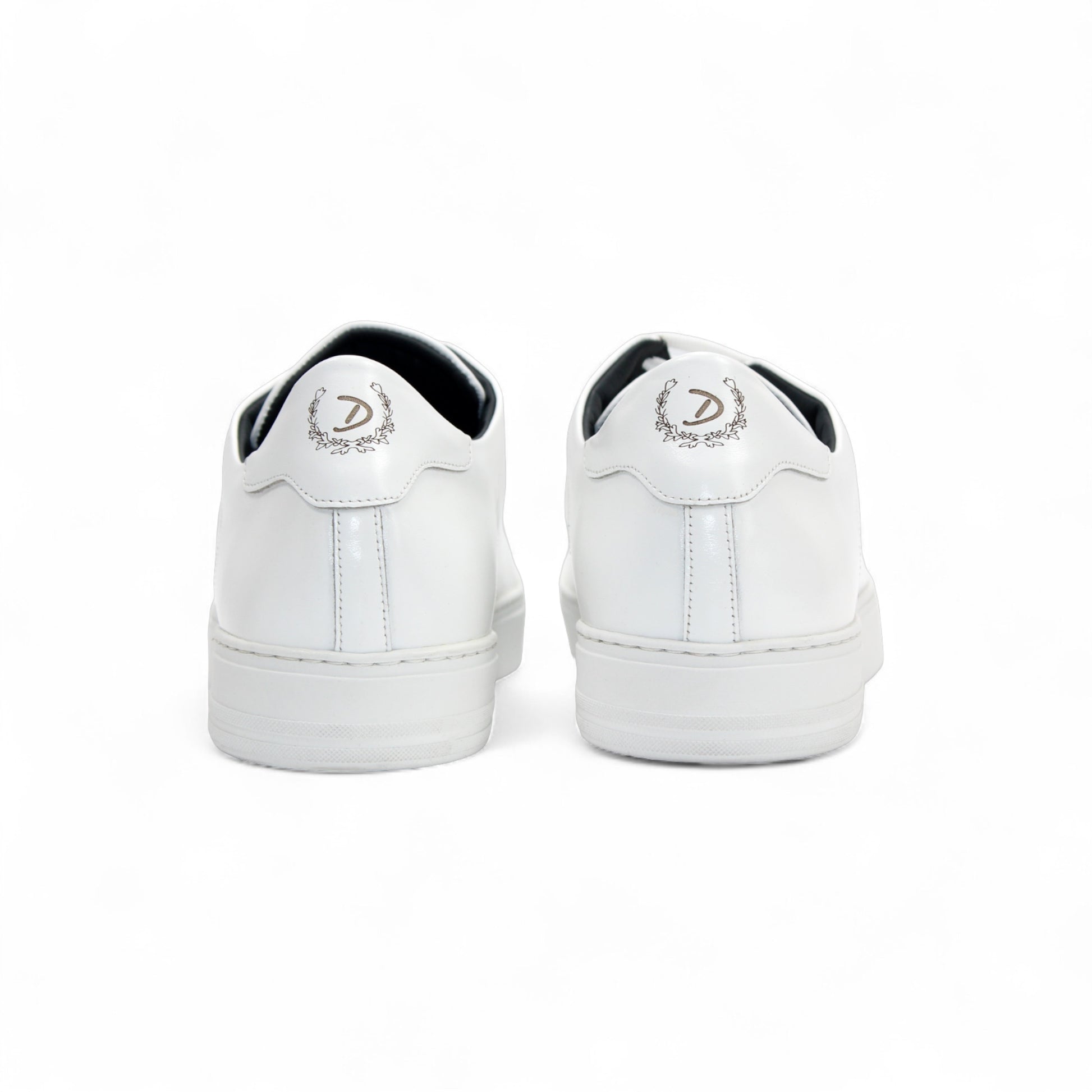 The Duca Monza White by Duca Di Matiste is a genuine leather low-top sneaker with white laces, a flat sole, and minimal detailing. Photographed from the side on a plain background, it embodies effortless everyday elegance.