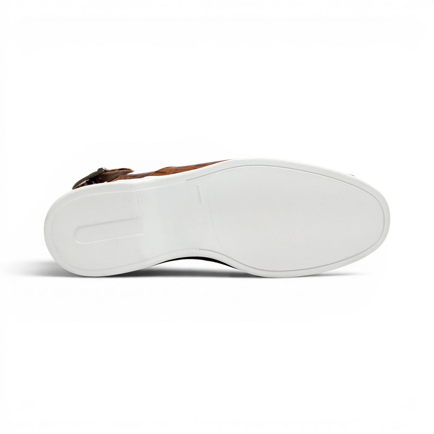 The Duca Di Matiste Duca SA136 Cognac sandal features brown crocodile-patterned calf leather, a closed toe, adjustable buckle strap, and white flat sole for modern comfort, shown on a white background.
