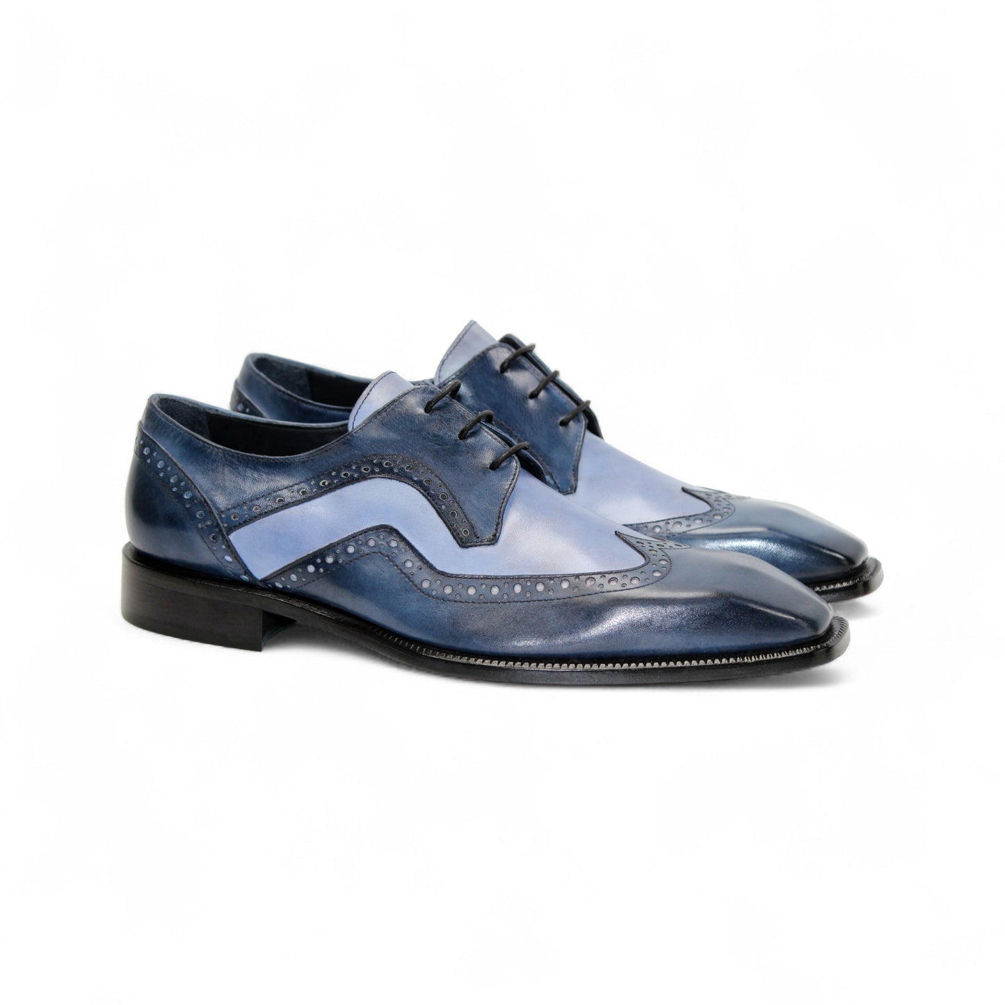 The Duca Di Matiste Duca Saranno Navy/Light Blue men’s dress shoe features genuine leather in blue tones, decorative stitching, perforated accents, and a black sole, displayed in profile on a white background.
