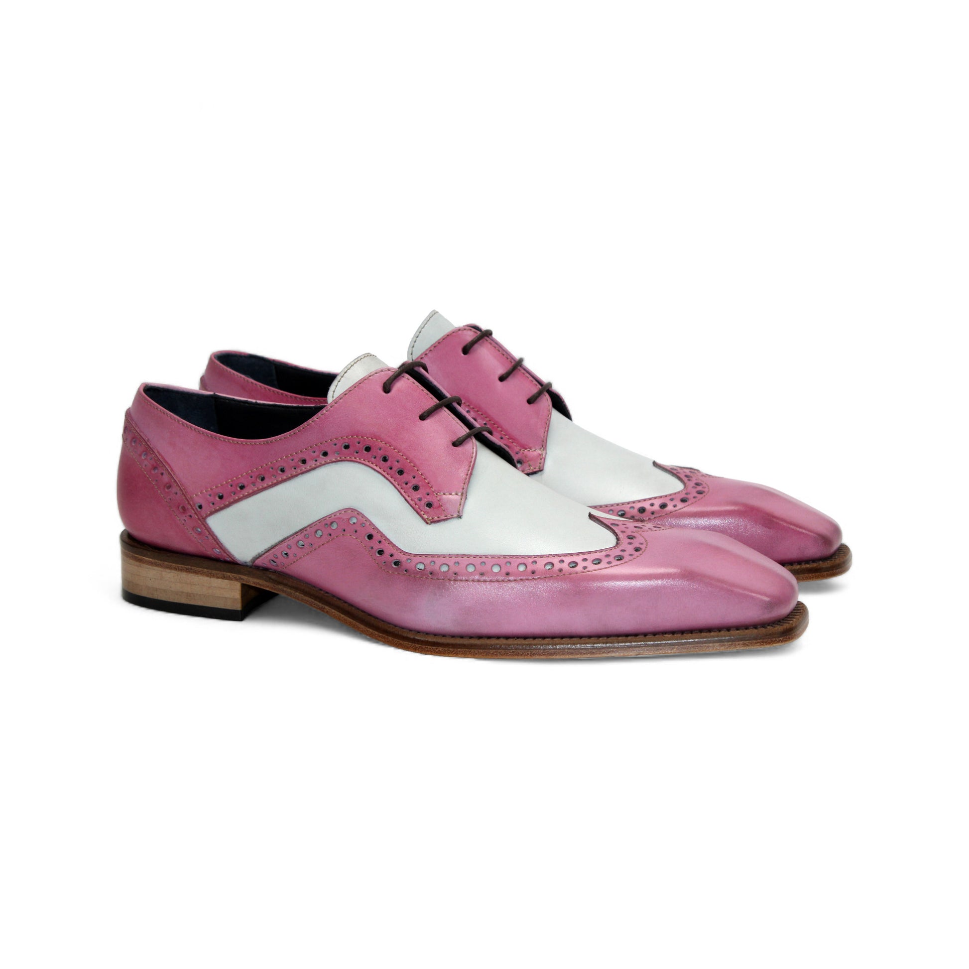 Duca Di Matiste’s Duca Saranno Pink/Panna is a two-tone oxford dress shoe in pink and white genuine leather with brogue detailing, wood sole, and lace-up closure—elegantly crafted in Italy and shown in profile on a white background.