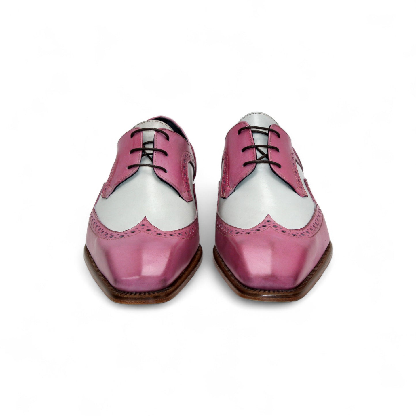 Duca Di Matiste’s Duca Saranno Pink/Panna is a two-tone oxford dress shoe in pink and white genuine leather with brogue detailing, wood sole, and lace-up closure—elegantly crafted in Italy and shown in profile on a white background.