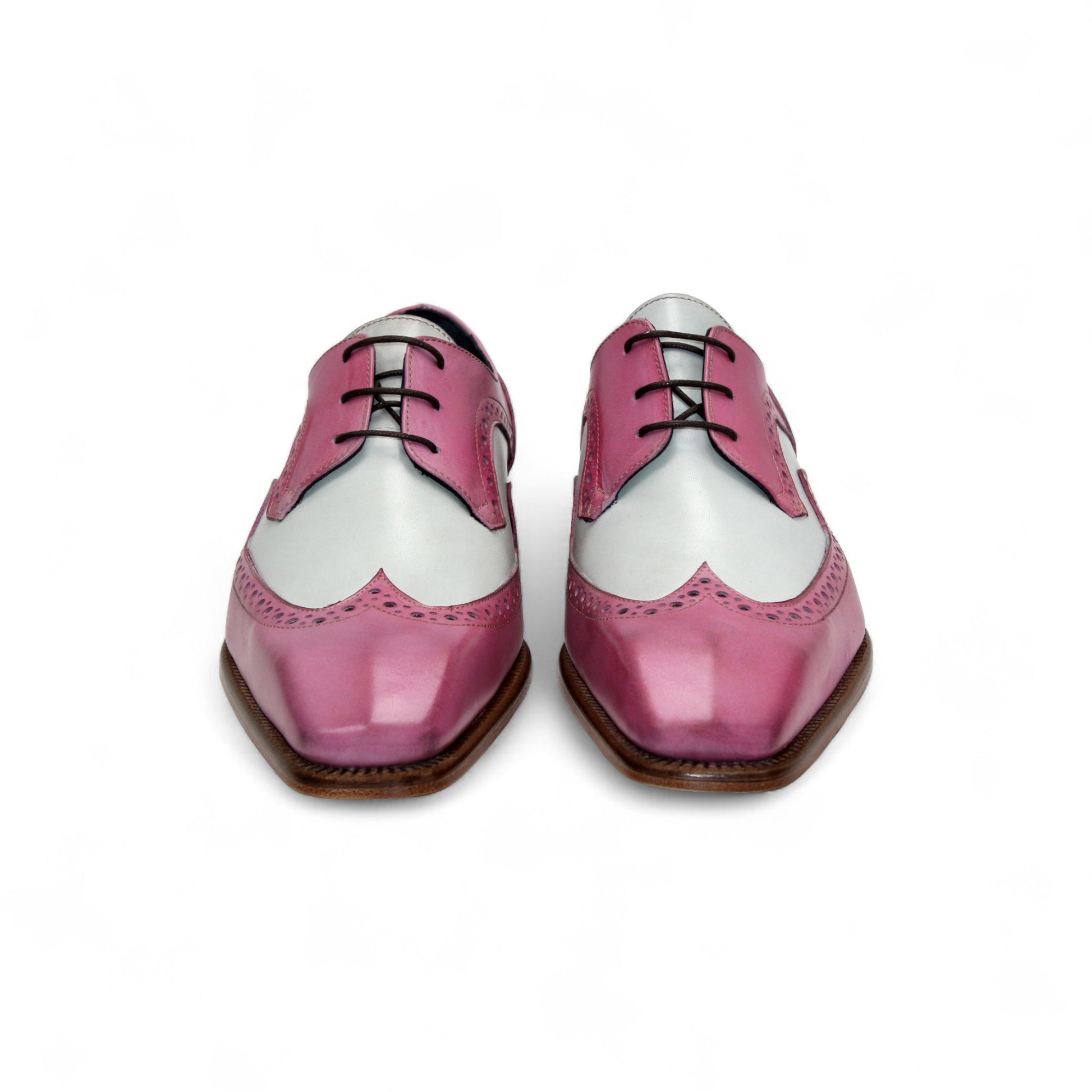 Duca Di Matiste’s Duca Saranno Pink/Panna is a two-tone oxford dress shoe in pink and white genuine leather with brogue detailing, wood sole, and lace-up closure—elegantly crafted in Italy and shown in profile on a white background.