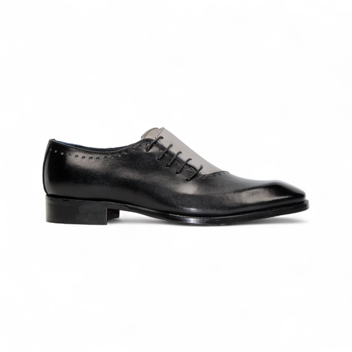 The Duca Di Matiste Duca Veroli Black/Grey is a black minimalist oxford crafted from genuine leather with closed lacing, a low heel, and a smooth finish—showcasing Italian craftsmanship against a white background.