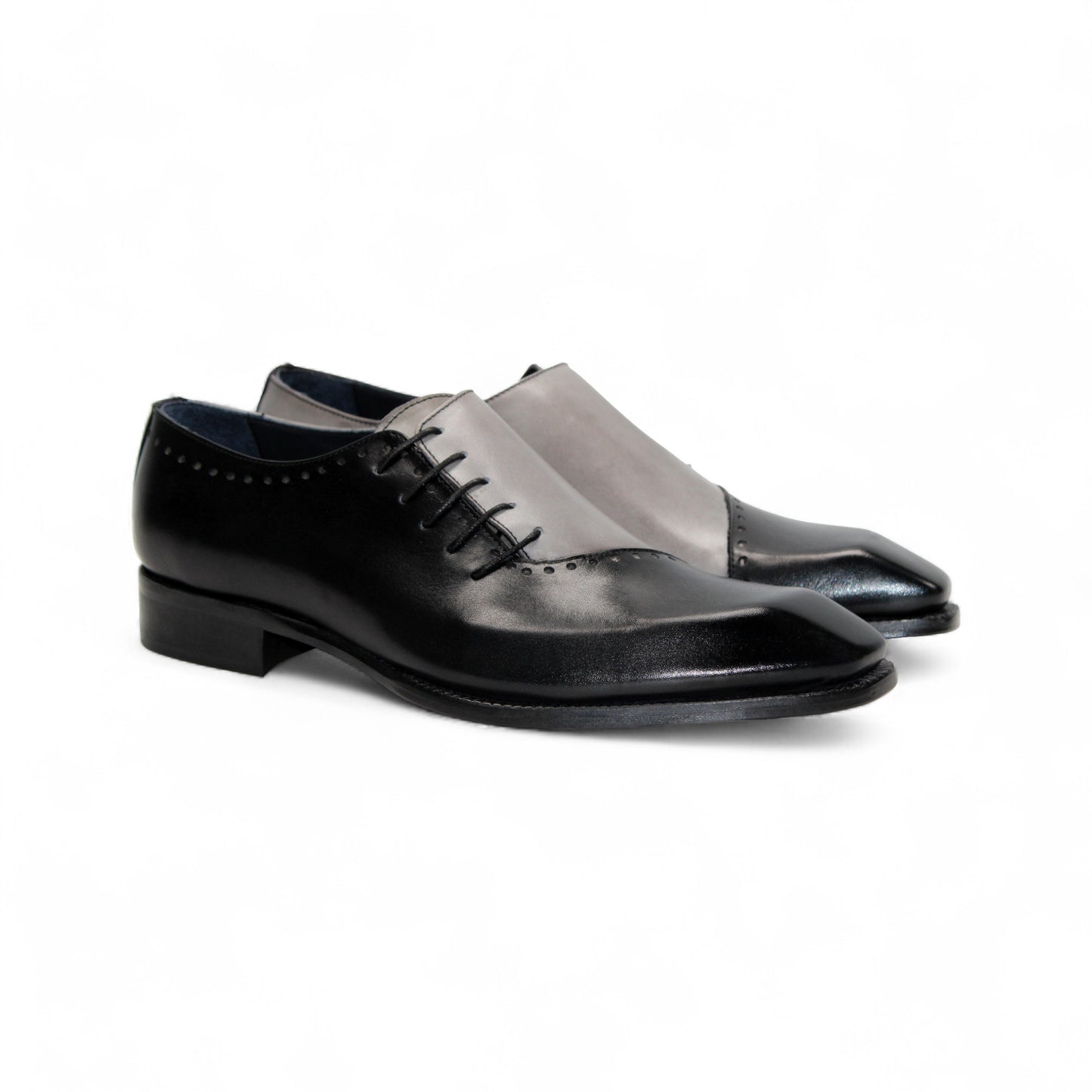 The Duca Di Matiste Duca Veroli Black/Grey is a black minimalist oxford crafted from genuine leather with closed lacing, a low heel, and a smooth finish—showcasing Italian craftsmanship against a white background.