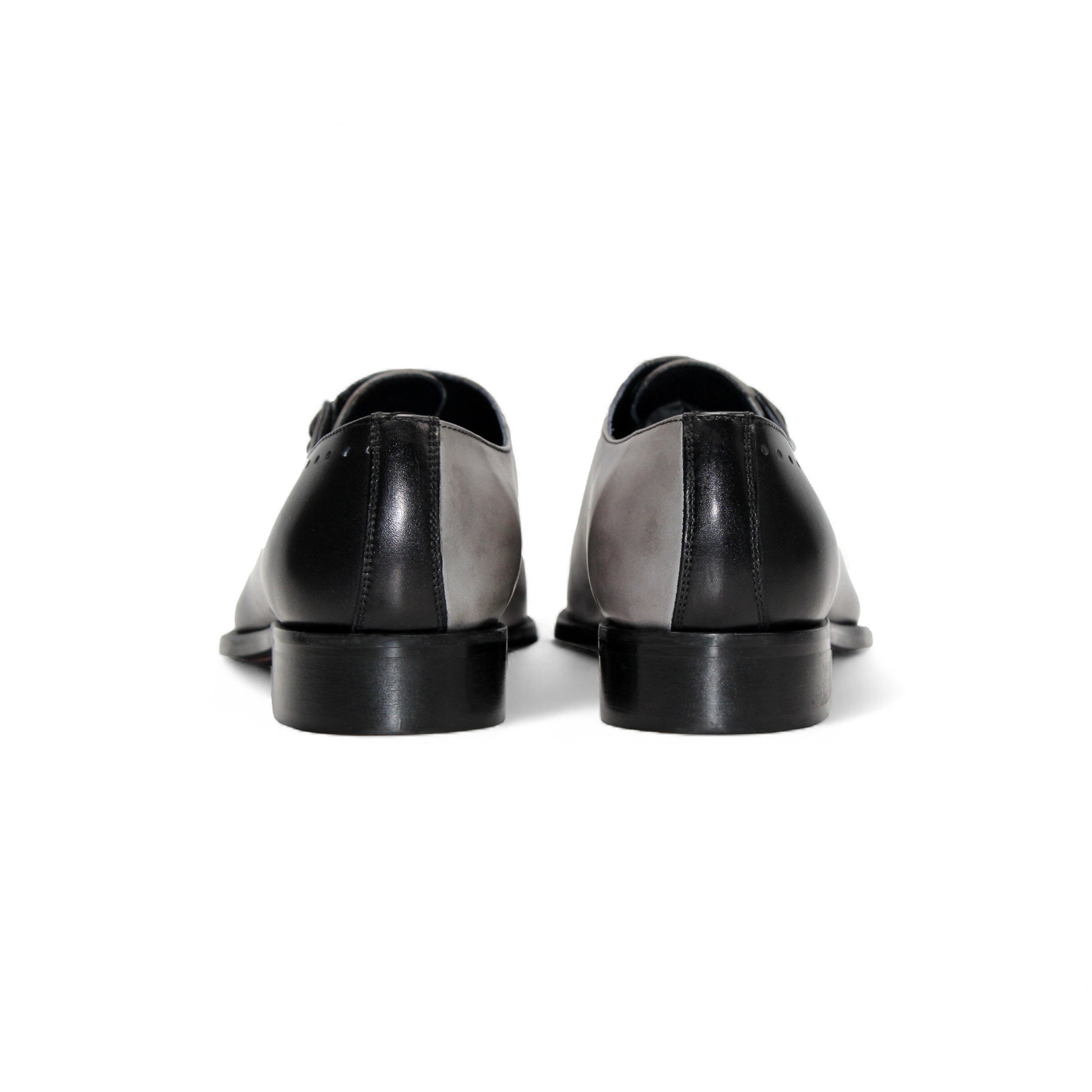 The Duca Di Matiste Duca Veroli Black/Grey is a black minimalist oxford crafted from genuine leather with closed lacing, a low heel, and a smooth finish—showcasing Italian craftsmanship against a white background.