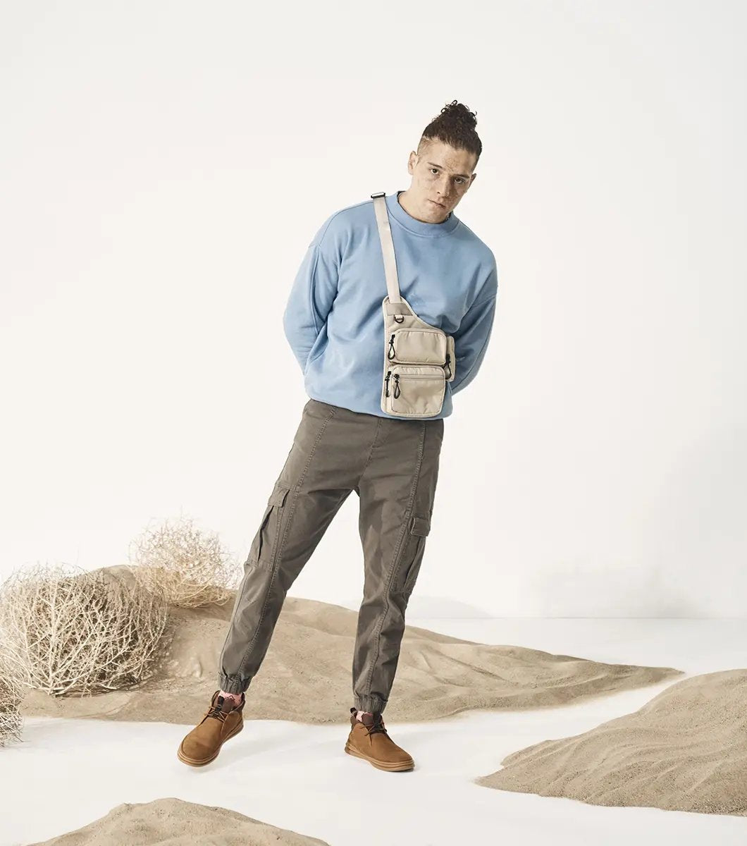 The Stacy Adams DELSON Plain Toe Chukka Boot in Camel (model 25556-228) has a durable rubber sole and lace-up front, offering anatomical arch support for all-day comfort against the crisp white background.