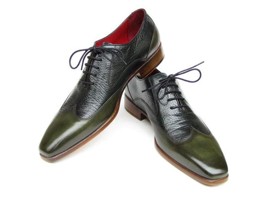 The Paul Parkman Wingtip Oxford Floater Leather Green - 023-GREEN is a pair of shiny, dark green, handmade oxford shoes with a leather upper, black laces, and brown soles on a white background. Crafted by the brand Paul Parkman.
