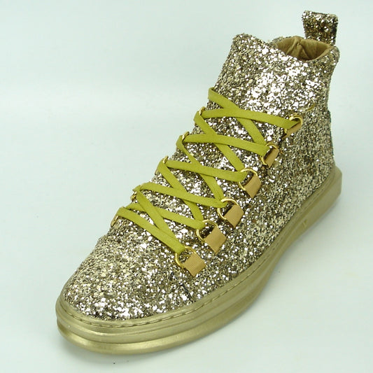 The FI-2174-2 Gold Glitter Encore by Fiesso blends fashion and comfort with its glittery gold design and yellow laces, set against a simple white background. It features a cushioned insole for all-day comfort, perfect for those who love stylish high-top sneakers.
