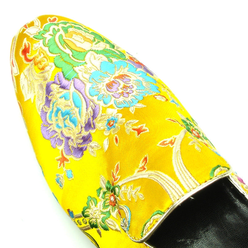A yellow slip-on Fiesso fashion shoe from the FI-7151 collection by Aurelio Garcia, featuring a vibrant floral and swirl pattern.