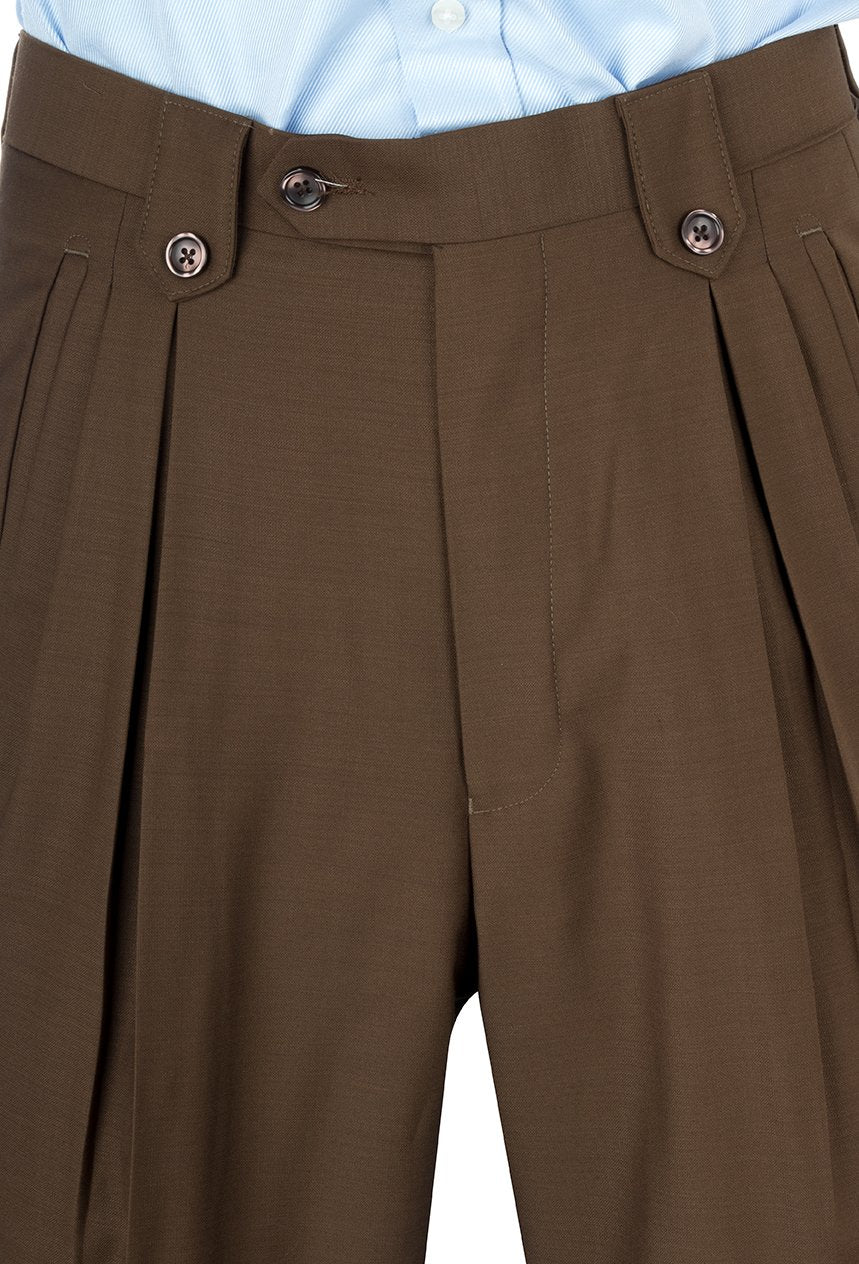 A sophisticated three-piece ensemble is elegantly displayed on a mannequin, featuring the Tiglio Rosso San Giovesse Tobacco suit paired with a blue patterned tie, matching pocket square, and a light blue shirt, all exemplifying the elegance of 100% wool.